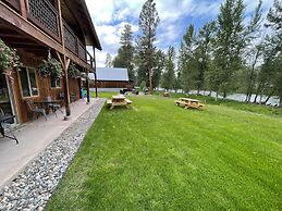 Methow River Lodge & Cabins