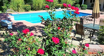 Lafayette Grand Manor