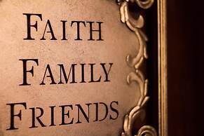 Lafayette Grand Manor