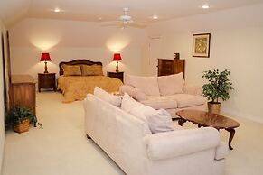 Lafayette Grand Manor