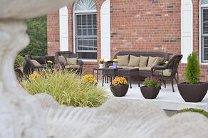 Lafayette Grand Manor