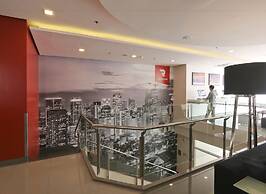 Red Planet Makati Amorsolo