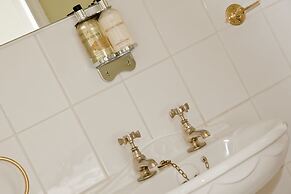 The Charles Bathurst Inn