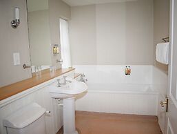 The Charles Bathurst Inn