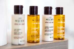 Hotel Camille Paris Gare de Lyon, Tapestry Collection by Hilton