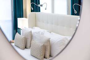 Hotel Camille Paris Gare de Lyon, Tapestry Collection by Hilton