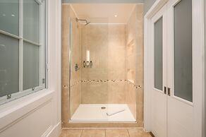 Destiny Scotland - St. Andrew Square Apartments