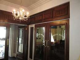 Rivelyn Hotel Bar & Restaurant