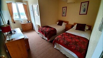 Rivelyn Hotel Bar & Restaurant