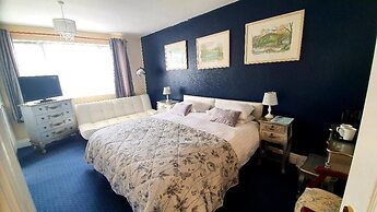 Rivelyn Hotel Bar & Restaurant