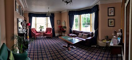 Rivelyn Hotel Bar & Restaurant