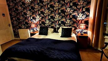 Rivelyn Hotel Bar & Restaurant