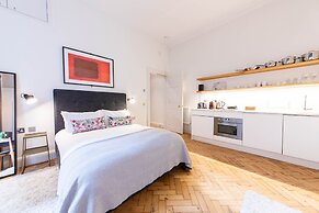 Linton Collection - 28 North Bridge