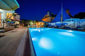 Dedeminn Garden Hotel