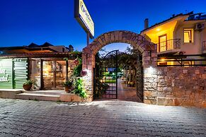 Dedeminn Garden Hotel