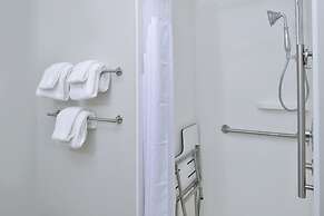 Holiday Inn Express & Suites Farmington Hills - Detroit by IHG