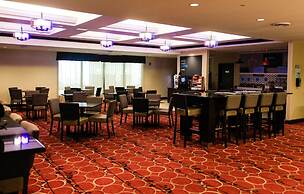 Holiday Inn Express & Suites Cumberland - La Vale by IHG