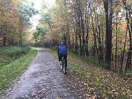 Holiday Inn Express & Suites Cumberland - La Vale by IHG