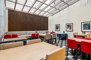 Hilton Garden Inn Chicago Downtown Riverwalk