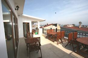 Grand Peninsula Hotel