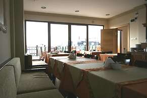 Grand Peninsula Hotel