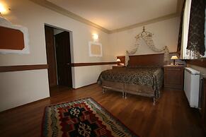 Grand Peninsula Hotel