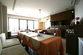 Grand Peninsula Hotel