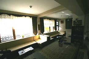 Grand Peninsula Hotel