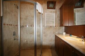 Grand Peninsula Hotel