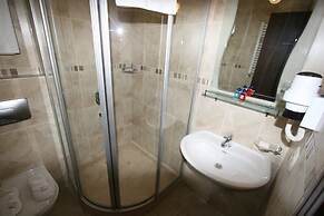 Grand Peninsula Hotel