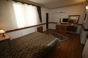 Grand Peninsula Hotel