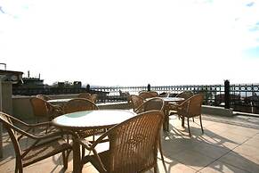 Grand Peninsula Hotel