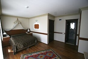 Grand Peninsula Hotel