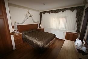 Grand Peninsula Hotel