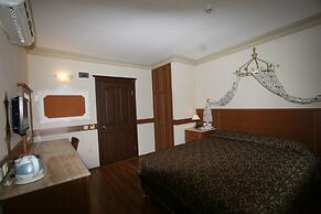 Grand Peninsula Hotel