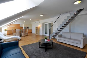 James Hotel & Apartments