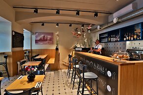 James Hotel & Apartments