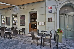 James Hotel & Apartments