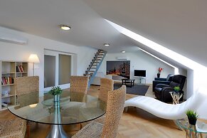 James Hotel & Apartments