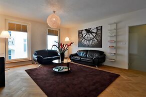 James Hotel & Apartments