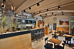 James Hotel & Apartments