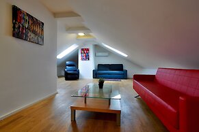 James Hotel & Apartments