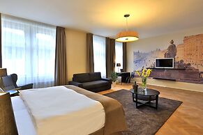 James Hotel & Apartments