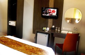 Pose In Hotel Yogyakarta