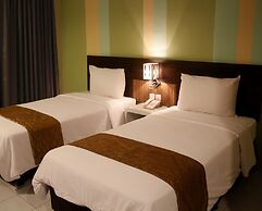 Pose In Hotel Yogyakarta