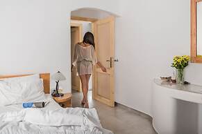 Aspronisi Luxury Villa