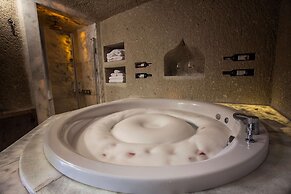 Elika Cave Suites & Spa