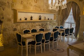 Elika Cave Suites & Spa