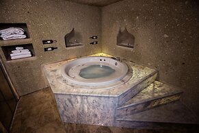 Elika Cave Suites & Spa