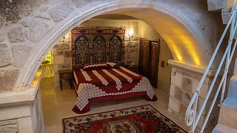 Elika Cave Suites & Spa